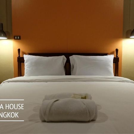 Issara House Bangkok Hotel Buitenkant foto