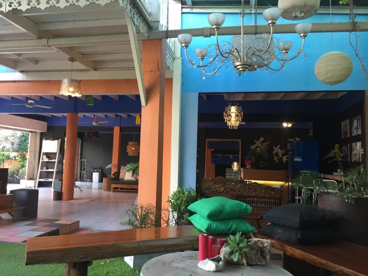Issara House Bangkok Hotel Buitenkant foto