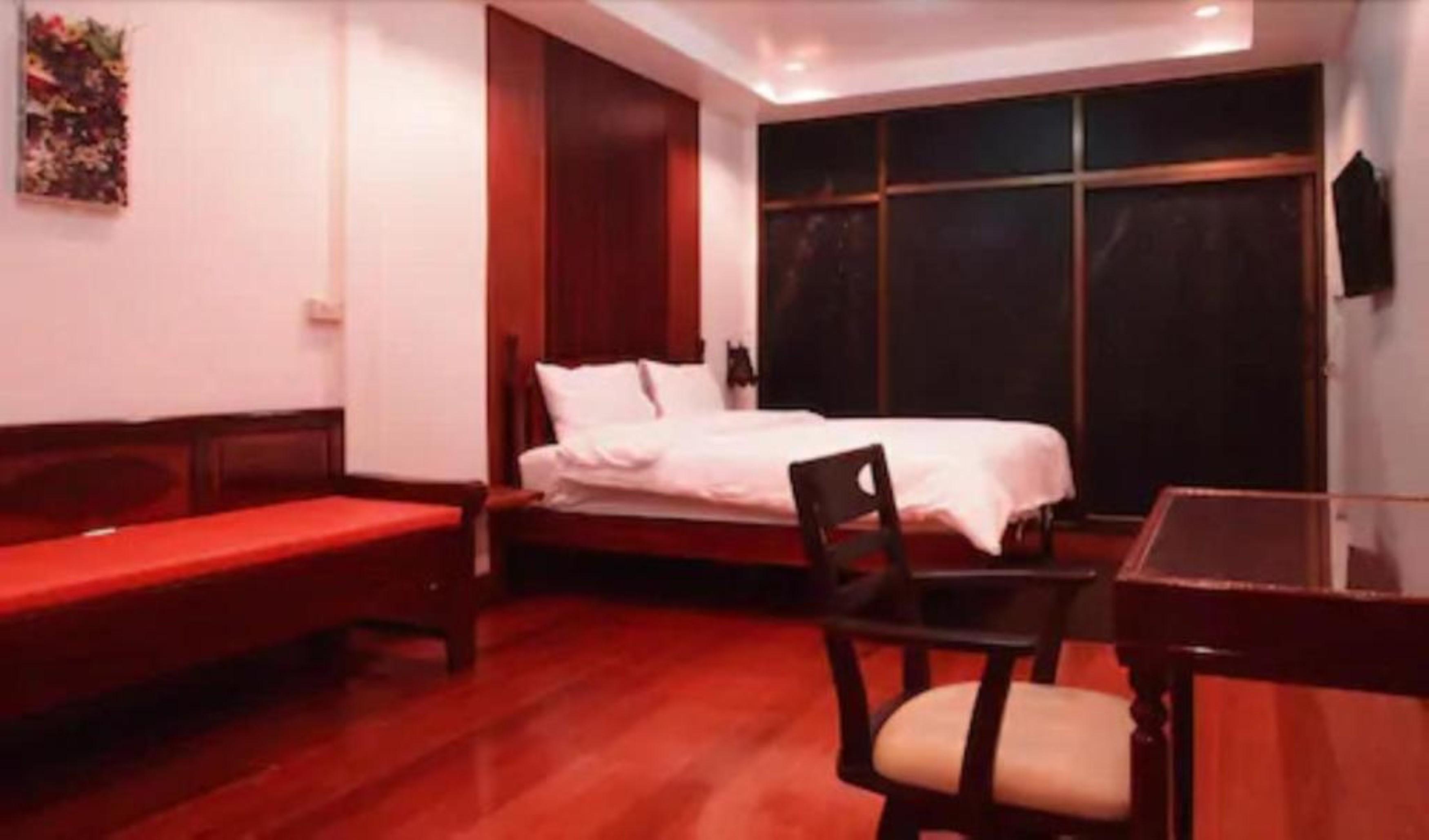 Issara House Bangkok Hotel Buitenkant foto