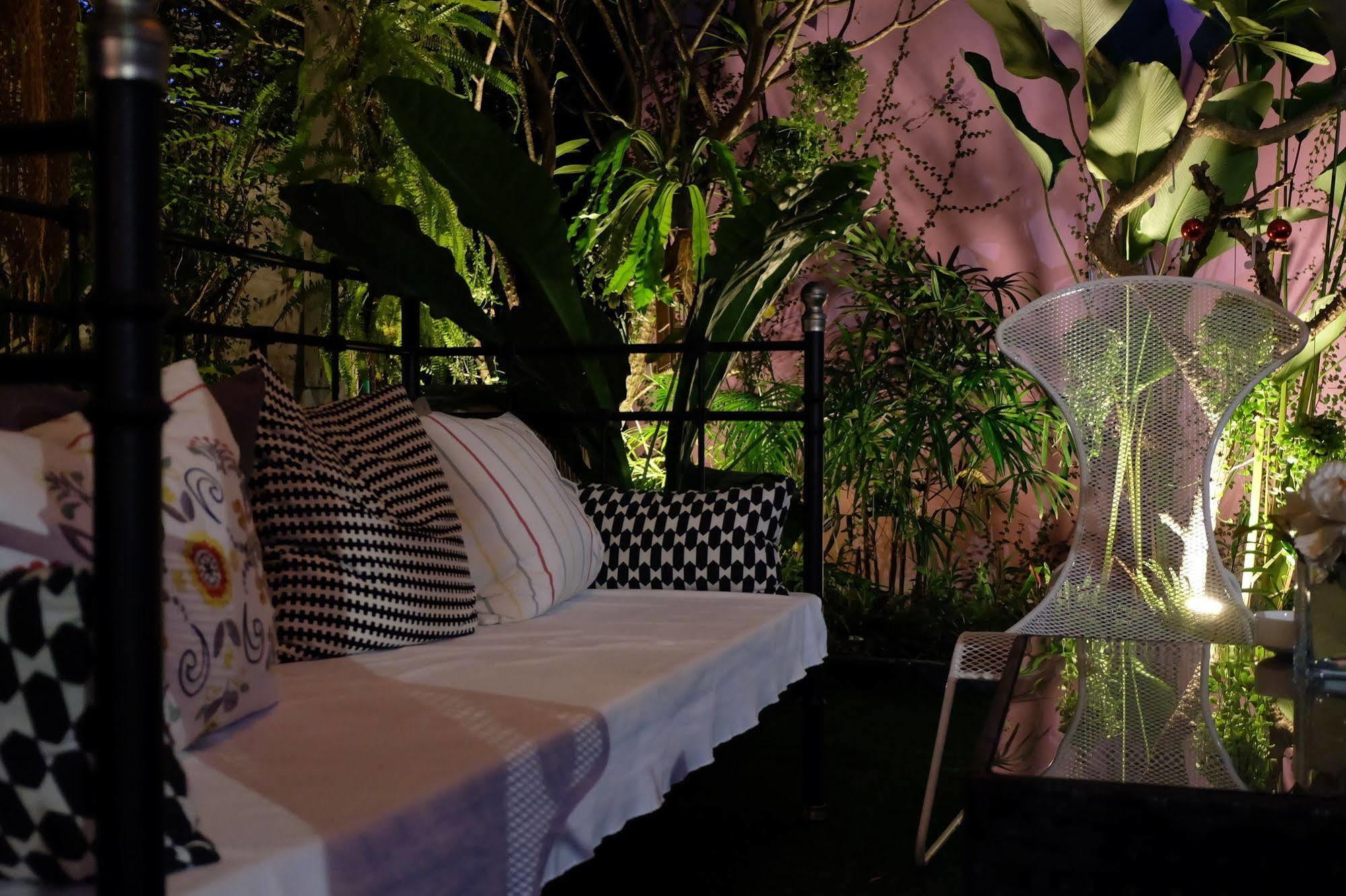 Issara House Bangkok Hotel Buitenkant foto